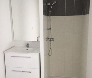 STUDIO AVEC TERRASSE ET PARKING - Photo 4