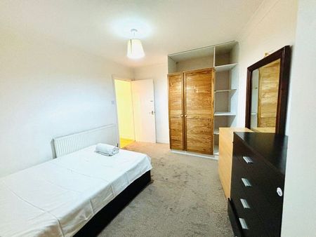 2 Bed Flat, Bow Common Lane, E3 - Photo 3