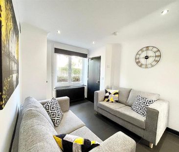 5 bedroom end of terrace house to rent - Photo 2