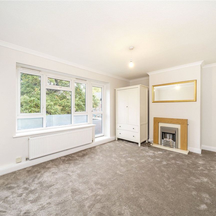 Beaconsfield Close, Westcombe Park, SE3 - Photo 1