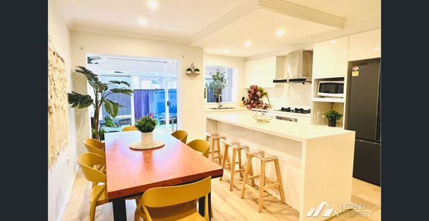 Three Bedrooms unit Provides Sun-room/Study room and large backyard For Lease - Photo 1