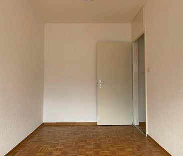 Appartement partiellement rénové de 4 pièces au rez-de-chaussée - Foto 3