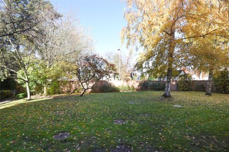 2 bedroom Flat in Woodstock House, Wokingham - Photo 4