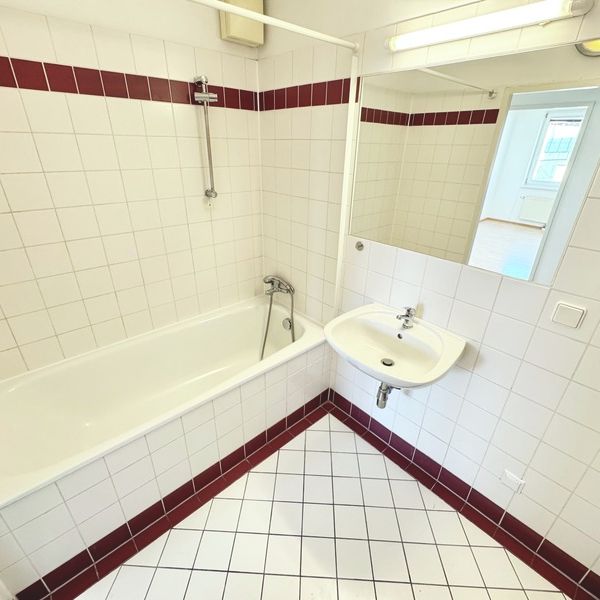 BALKONTRAUM | HELLE 2 ZIMMER | OPTIMALE RAUMAUFTEILUNG | U-BAHN NÄHE - Foto 1