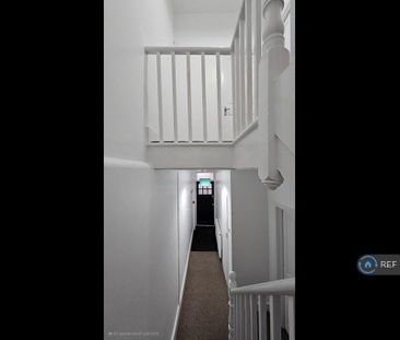 4 bedroom semi-detached house to rent - Photo 5