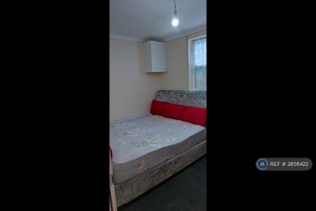 2 bedroom end of terrace house to rent - Photo 5