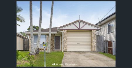 Location! Convenience! Lifestyle! - Photo 2