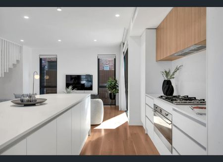 10 Groves Street, Keilor East VIC 3033 - Photo 2