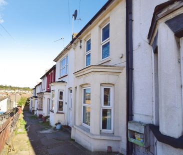3 bedroom terraced house to rent - Photo 6