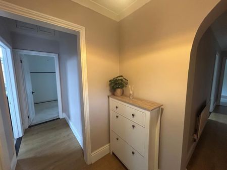 Grange Road, Guildford, Surrey, GU2 - Photo 4