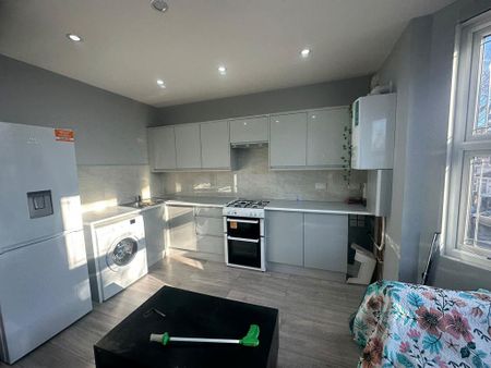 4 bedroom flat to rent - Photo 5