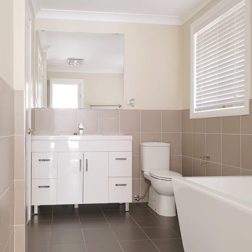 Spacious Home with Modern Finishes and Perfect Entertaining Spaces... - Photo 1