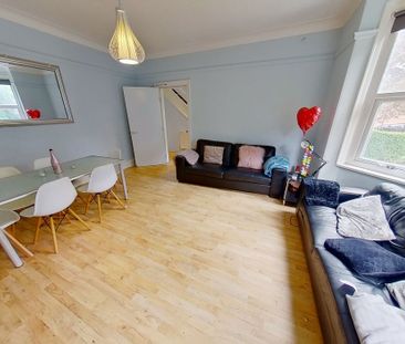 St Michaels Lane, Headingley - Photo 1