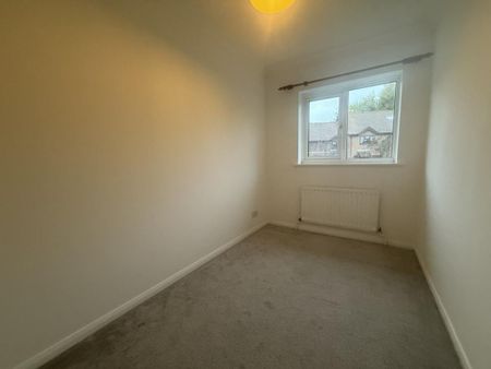 3 bedroom end of terrace house to rent - Photo 2