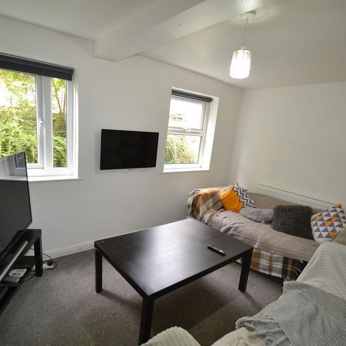 6 bedroom house to rent - Photo 1