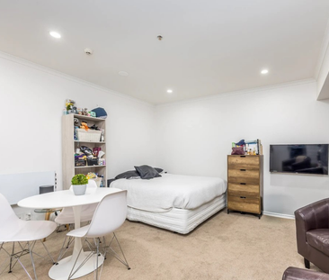 Easy City Living in a Quiet CBD Pocket - Photo 2