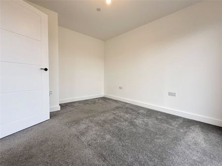 Commercial Road, Poole, Dorset, BH14 - Photo 2