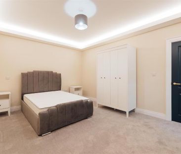 Apt 1, 5 Lower Crescent, Botanic, Belfast, BT7 1NR - Photo 2