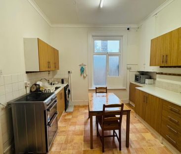 4 bedroom flat to rent - Photo 5