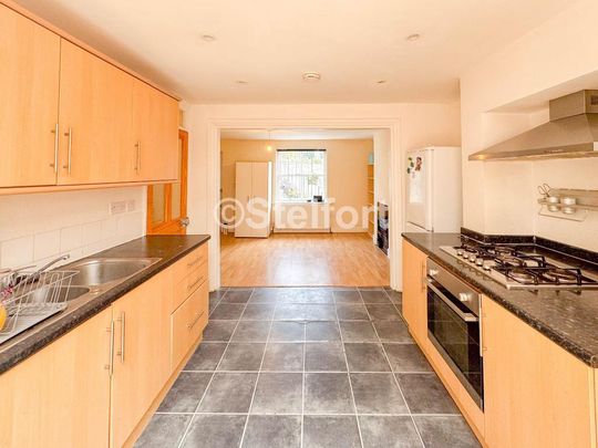 4 bedroom terraced house to rent - Photo 1