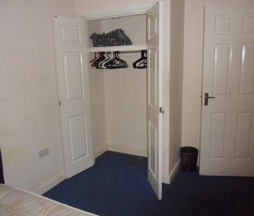 3 bedroom flat to rent - Photo 5