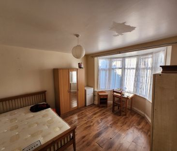 Room in a Shared House, Beechwood Avenue, HA2 - Photo 3