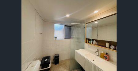 Spacious and Stylish Ground Floor Unit in Prime Clayfield Location - Photo 2