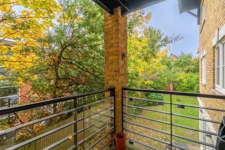 2 Bed Flat, Beaumont Court, SW19 - Photo 2