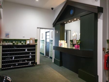 Flat 328 Fulham Palace Road, Fulham W6 9HH - Photo 4