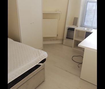 Room in a Shared Flat, Stephenson House, SE1 - Photo 2