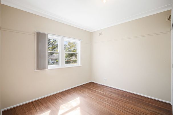 Freshly Renovated Three Bedroom Family Home!! - Photo 1