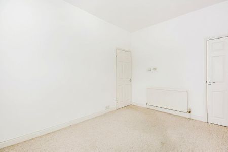 2 bedroom end of terrace house to rent - Photo 2