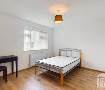 3 bedroom end of terrace house to rent - Photo 5