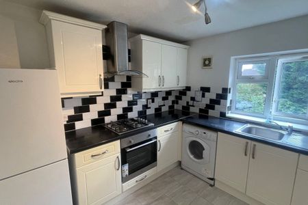 Charsley Close, AMERSHAM - Photo 3