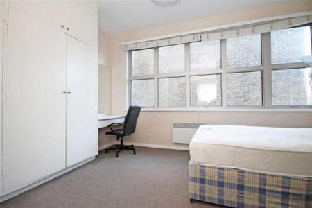 4 bedroom flat to rent - Photo 2