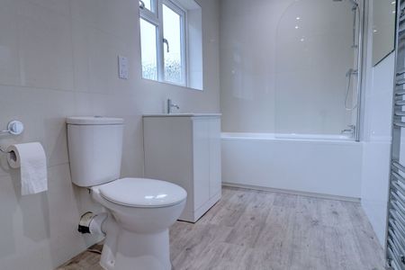 3 bedroom semi detached house to rent - Photo 2