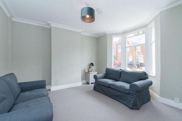 4 bedroom semi-detached house to rent - Photo 1