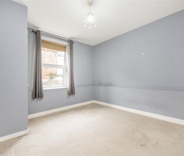 1 bed Apartment To Let - Photo 5