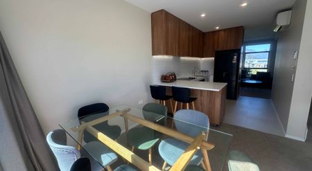 Stunning, Spacious, Modern Frankton Townhouse - Photo 3