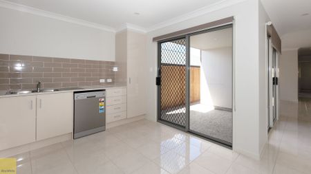 Comfortable Living in Convenient Location - Photo 3