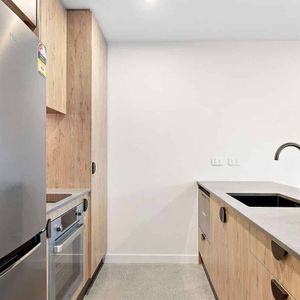 2 Bed, 2 Bath Townhouse with Garage! - Photo 2