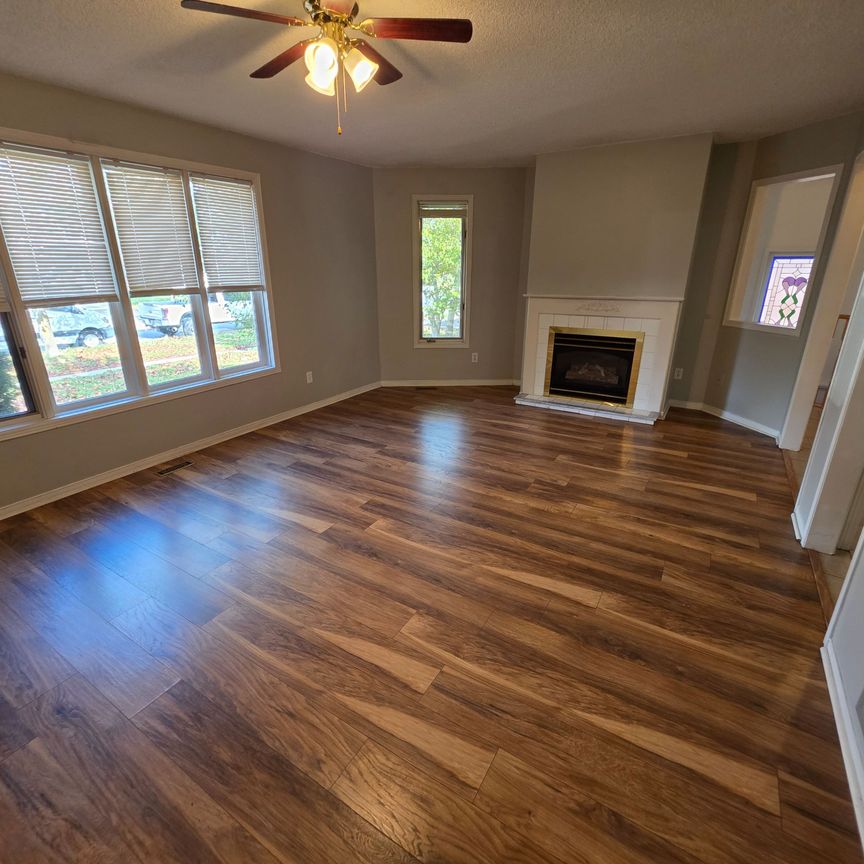 For Lease - 199 Livingstone Street, Barrie, Ontario - Photo 1