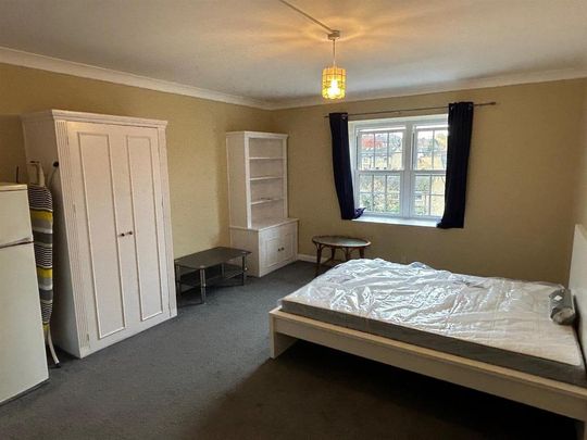 Studio to rent - Photo 1