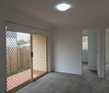 Low set Villa/Townhouse with low maintenance courtyard! Only 4 vill... - Photo 3