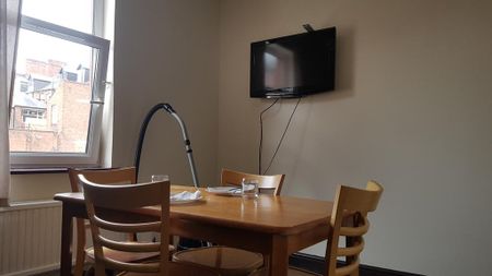 4 bedroom flat to rent - Photo 2