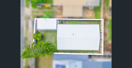 Welcome to 6A Anchusa Street, Kingston – a beautifully maintained residence offering comfort, style, and convenience. - Photo 2