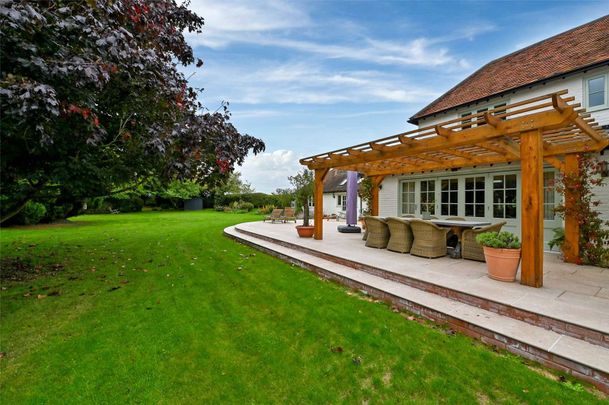 A beautifully presented detached home with private driveway, double garage and fully furnished interiors including five bedrooms in village setting - Photo 1