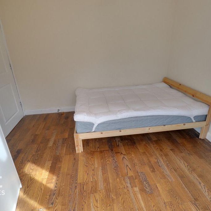 4 bedroom semi-detached house to rent - Photo 1