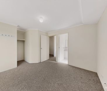 SPACIOUS PROPERTY IN STUNNING LOCATION - Photo 6