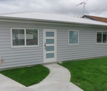 Modern and well designed, two bedroom, one bathroom, single level h... - Photo 2